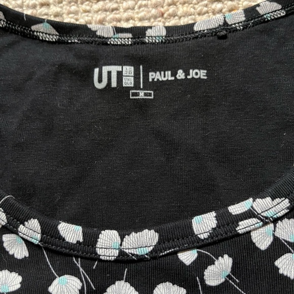 Printed UNIQLO crop tee, medium - Picture 2 of 2